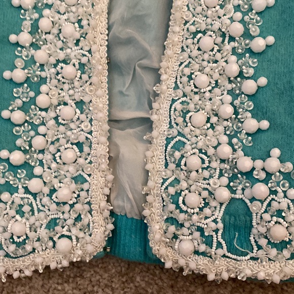 An antique (1940s) lambs wool beaded sweater size M - Picture 7 of 14